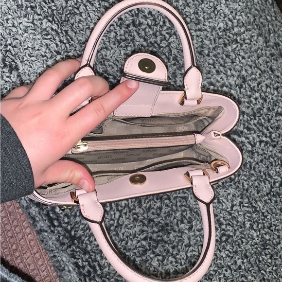 Beautiful Micheal Kors pink purse with matching wallet - Picture 5 of 6